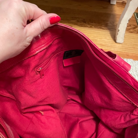 Beautiful Raspberry Genuine Leather Shoulder Bag - Picture 3 of 4